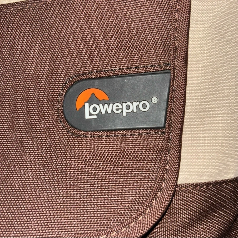 Lowepro Slim Factor M Laptop Messenger Shoulder Padded Bag